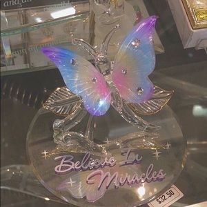 Meet your Posher, Monica